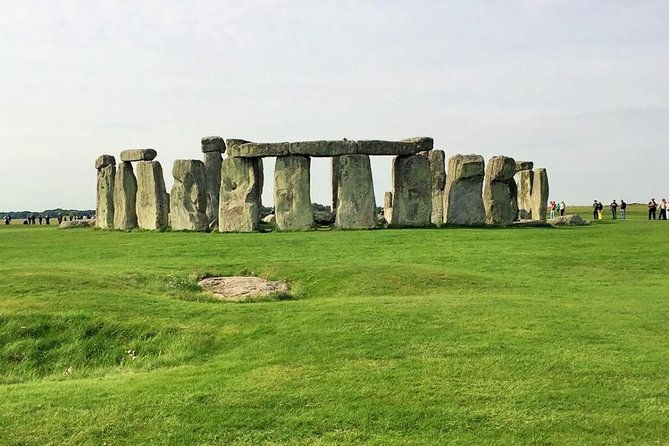 stonehenge-bath-day-tour-from-london-including-admission