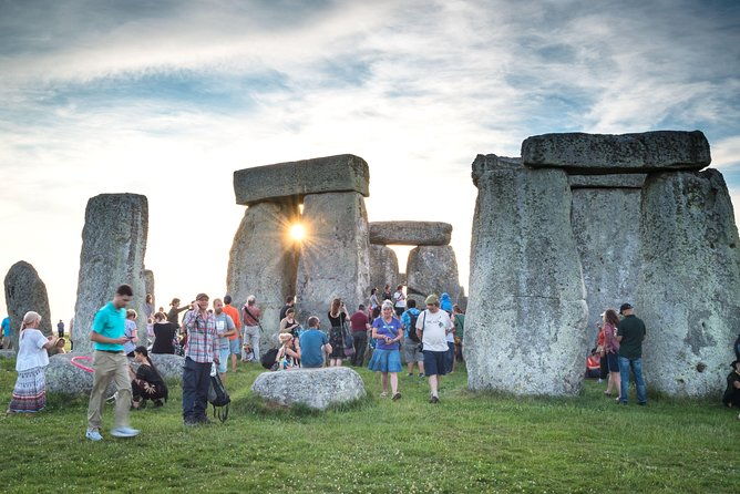 stonehenge-half-day-tour-from-london-with-admission-snack-pack