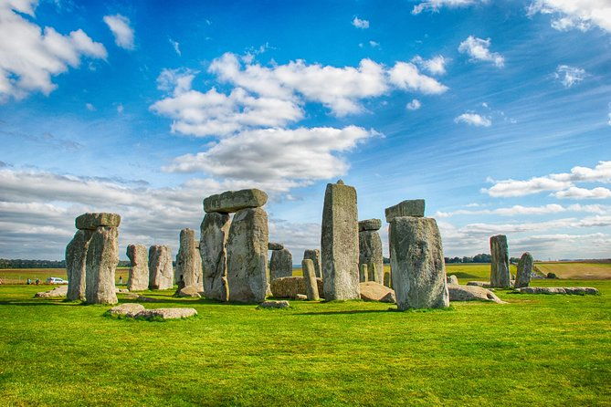 stonehenge-morning-half-day-tour-from-london-including-admission