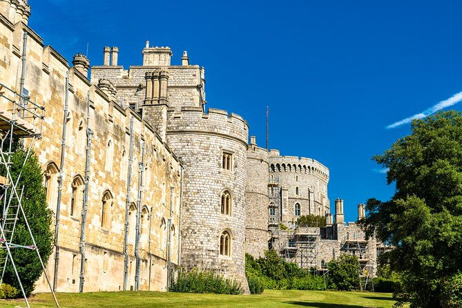 stonehenge-oxford-windsor-private-car-tour-from-london