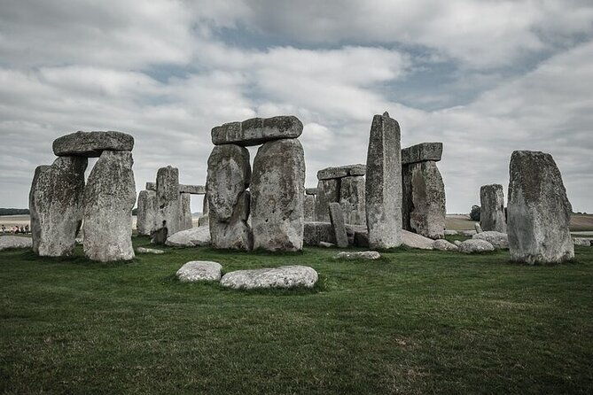 stonehenge-private-immersive-audio-guide