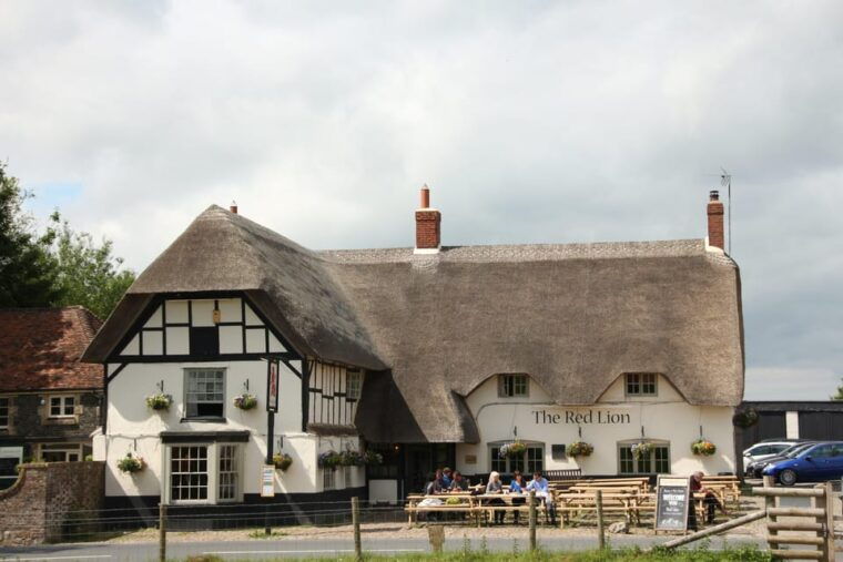 stonehenge-salisbury-wiltshire-road-trip-travel-guide