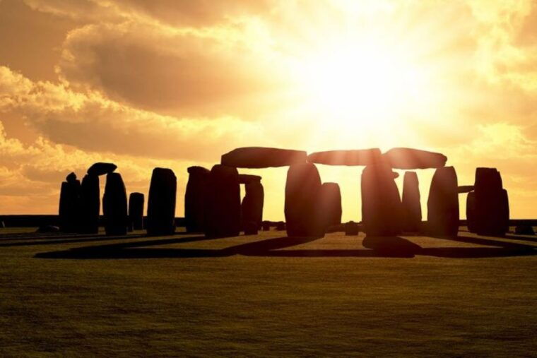 stonehenge-special-access-evening-tour-from-london