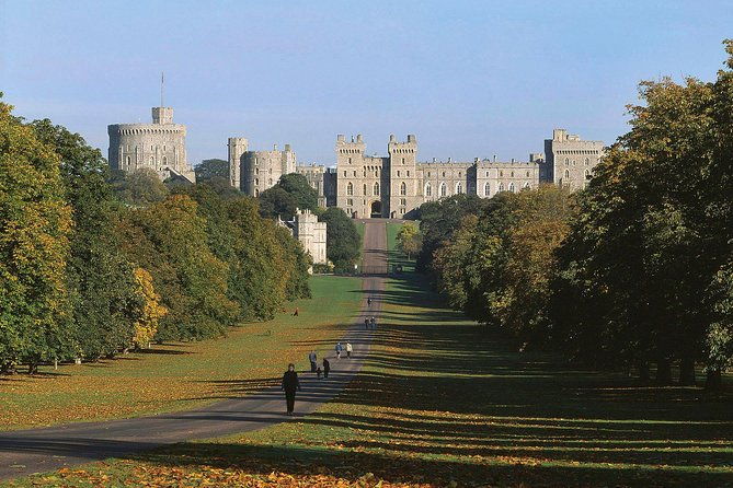 stonehenge-windsor-castle-and-bath-day-trip-from-london