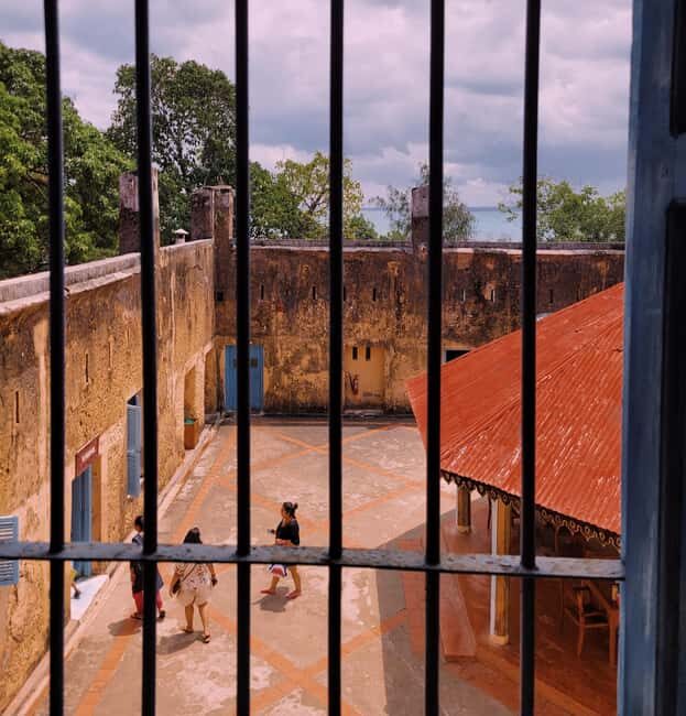 Stonetown: Prisoners iland &/or spice tour lush plantations - Key Points