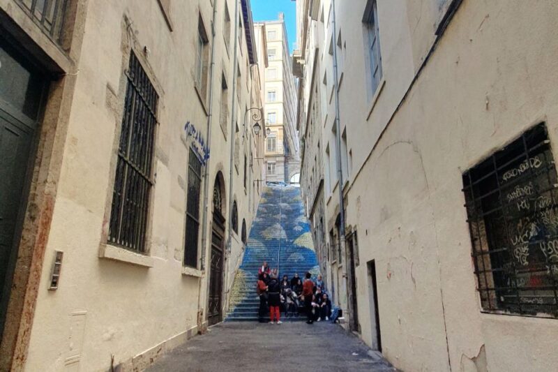 Storytelling tour of Croix-Rousse in French - The Unique Approach: A Narrated Walk in French