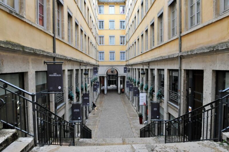 Storytelling tour of Croix-Rousse in French - Practical Details and Value