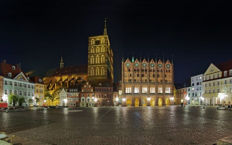 stralsund-old-town-evening-tour-with-a-night-watchman