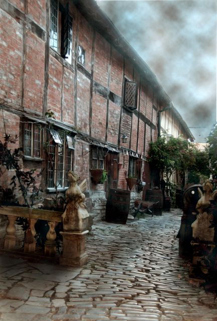 stratford-upon-avon-lantern-lit-ghost-tour-at-tudor-world