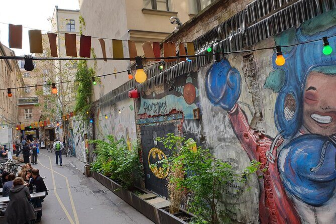 Street Art and Alternative Tour of Berlin in French - Key Points