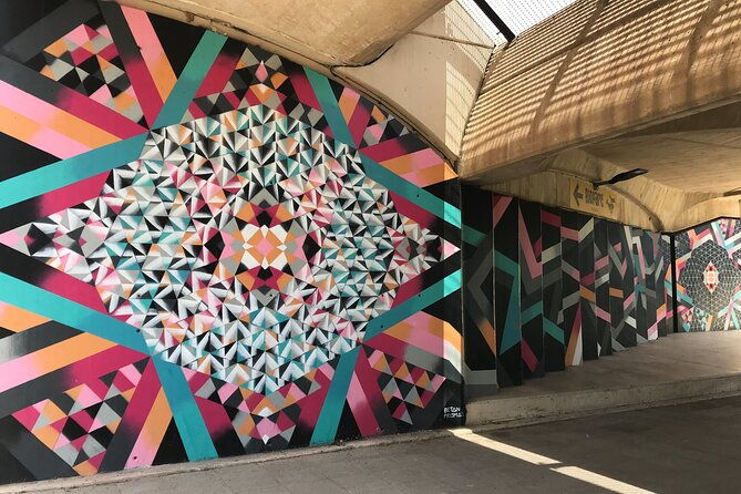 street-art-group-guided-tour-on-city-bike