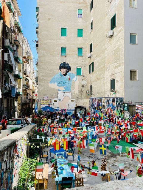 street-art-tour-of-the-spanish-quarters-maradona-idol