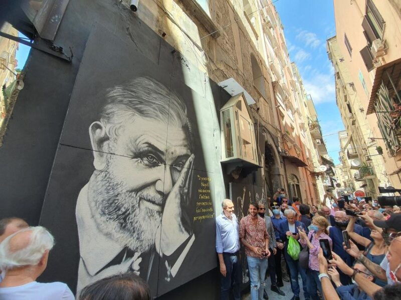 street-art-tour-of-the-spanish-quarters-maradona-idol