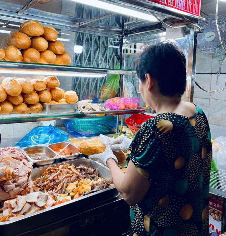 street-food-walking-tour-with-a-cooking-instructor