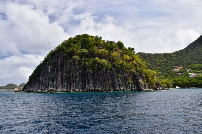 stroll-and-initiation-to-sailing-in-the-bay-of-saints