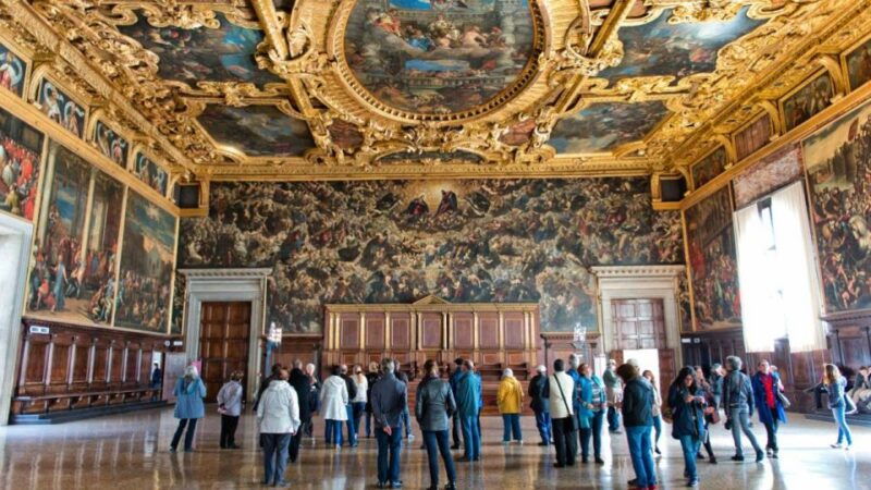 stroll-the-halls-of-doges-palace-on-a-guided-tour-in-venice