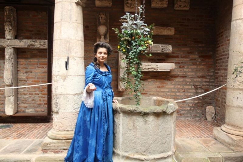 Stroll with Madame de Lapérouse in 18th-Century Albi - An Authentic Step Back in Time in Albi