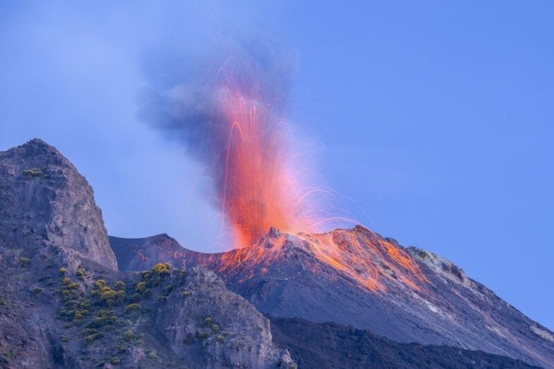 stromboli-sunset-trekking-tour-on-an-active-volcano