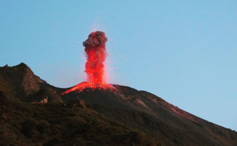 stromboli-sunset-trekking-tour-on-an-active-volcano