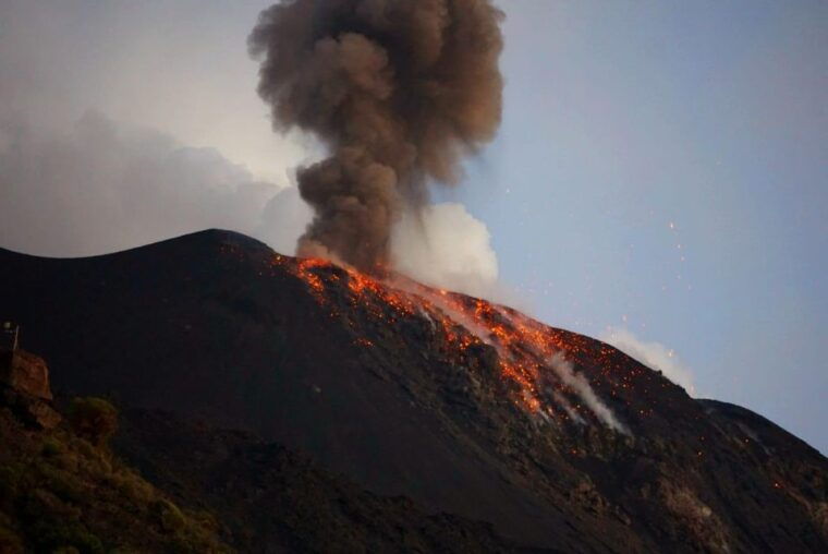 stromboli-sunset-trekking-tour-on-an-active-volcano
