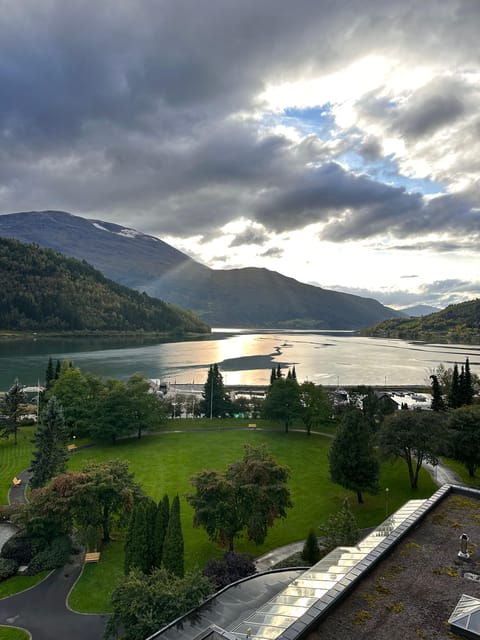 stryn-briksdal-glacier-and-loen-skylift-tour-with-picnic