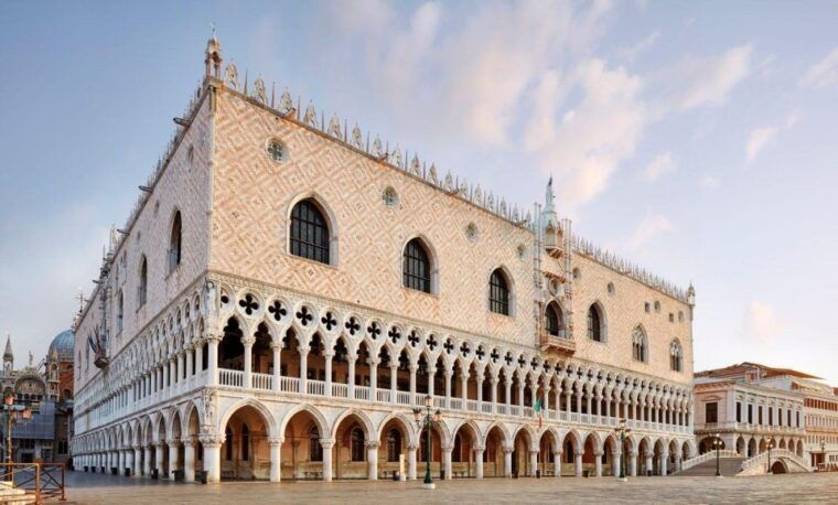 stunning-venice-walking-tour-for-couples-2