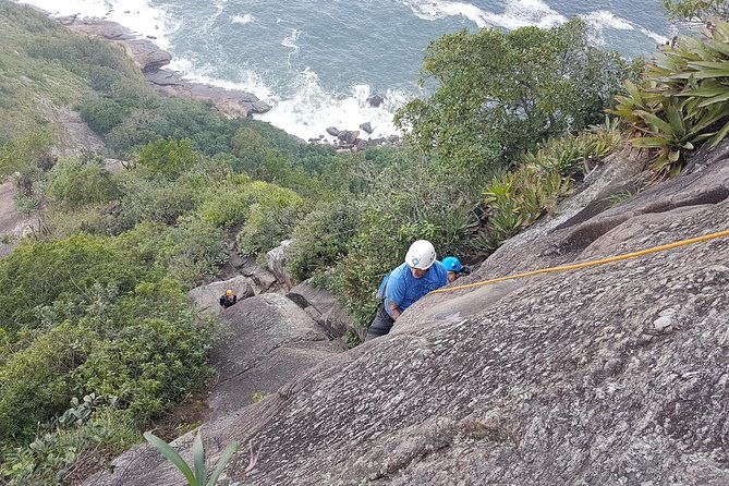 sugarloaf-mountain-hiking-tour-rio-de-janeiro-by-rio-eco-trip