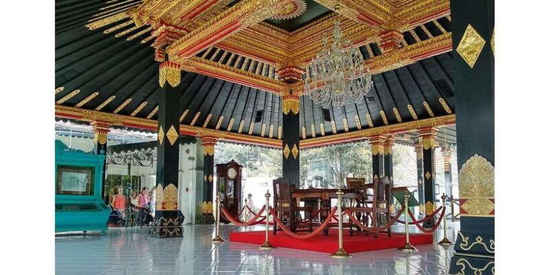 sultan-palace-water-castle-prambanan-temple-guided-tour