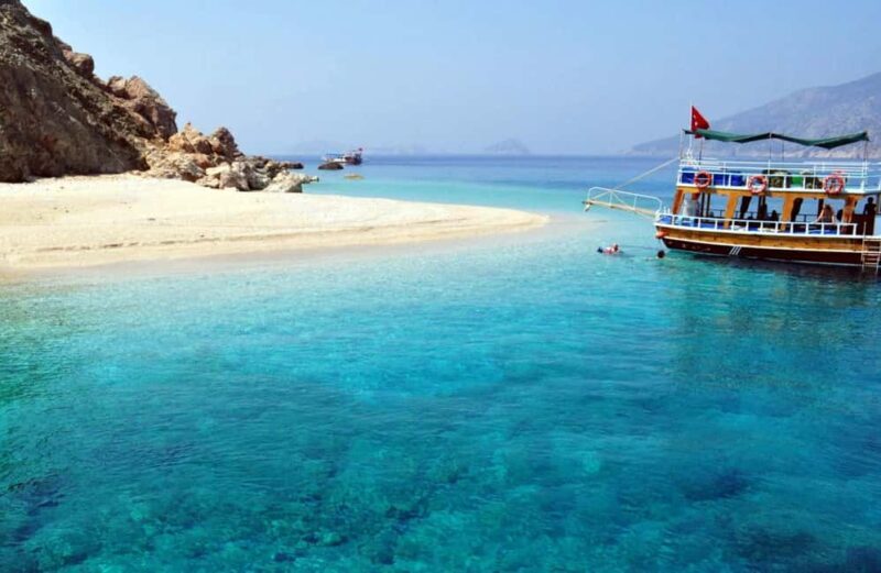Suluada: Sunset Cruise with Transfers & Dinner - Key Points