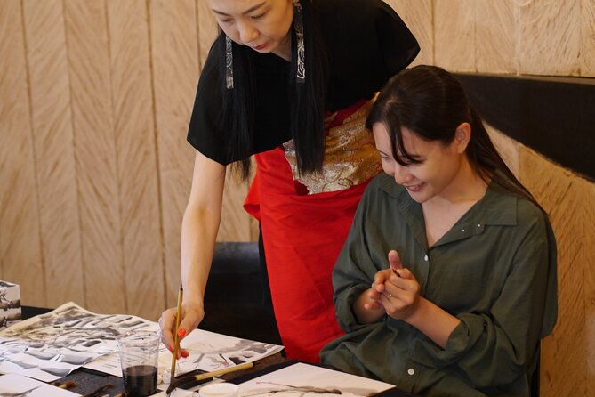 sumi-e-ink-painting-suiboku-ga-workshop-in-a-japanese-teahouse