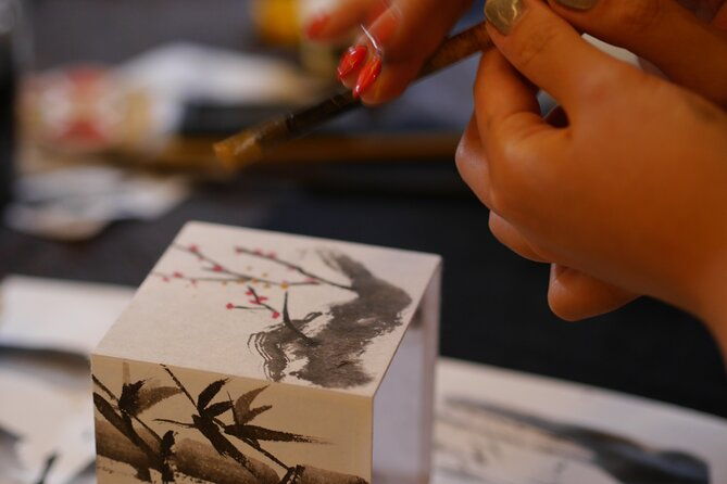 sumi-e-ink-painting-suiboku-ga-workshop-in-a-japanese-teahouse