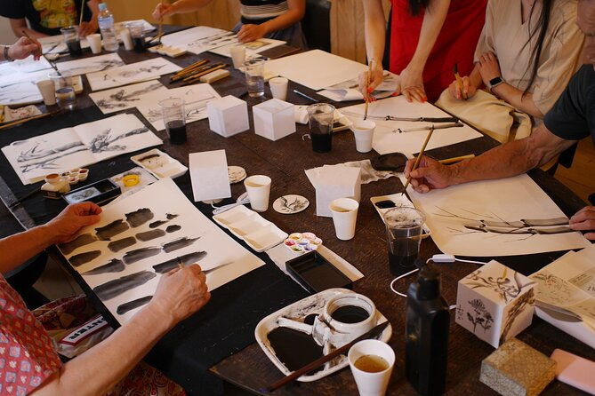 sumi-e-ink-painting-suiboku-ga-workshop-in-a-japanese-teahouse