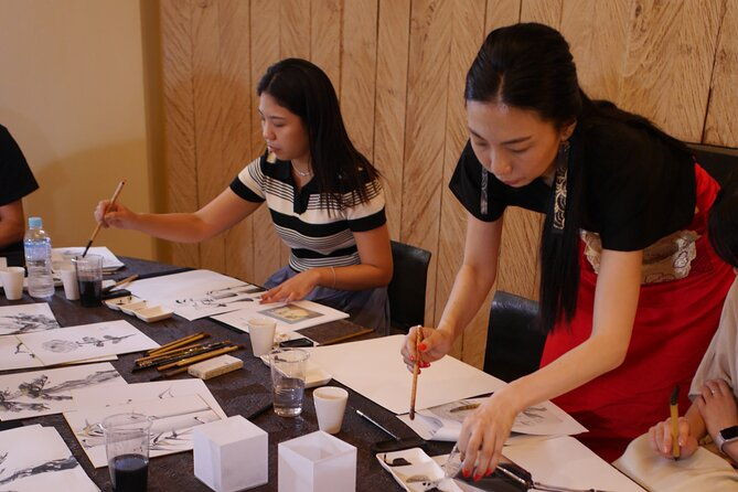 sumi-e-ink-painting-suiboku-ga-workshop-in-a-japanese-teahouse