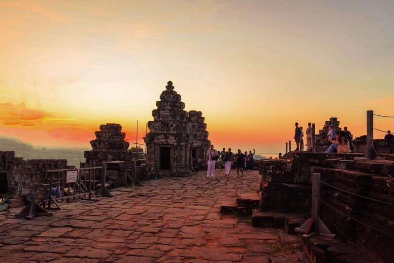 sun-kissed-angkor-a-journey-from-light-to-twilight