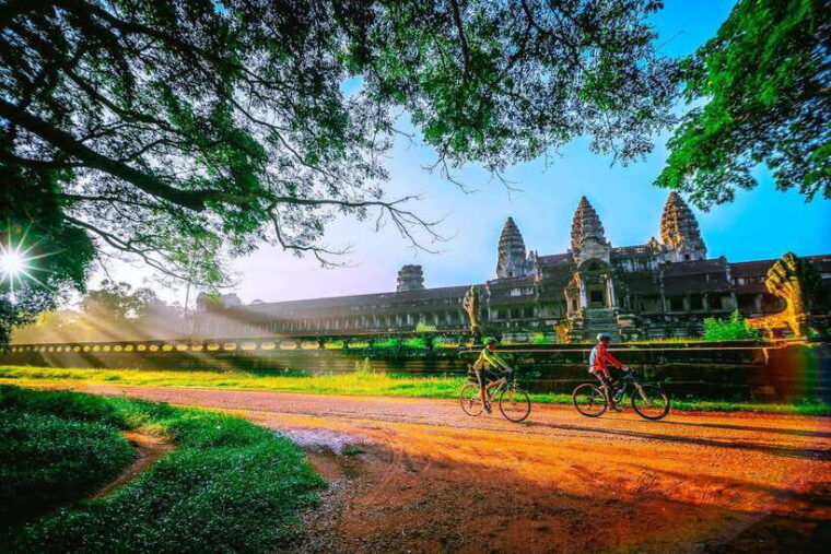 sun-kissed-angkor-a-journey-from-light-to-twilight
