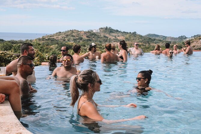 sunday-funday-tamarindo-party-bus-beach-and-pool-crawl