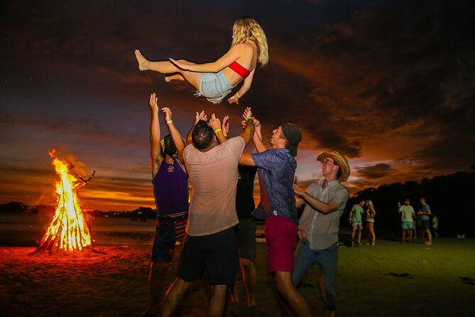 sunday-funday-tamarindo-party-bus-beach-and-pool-crawl