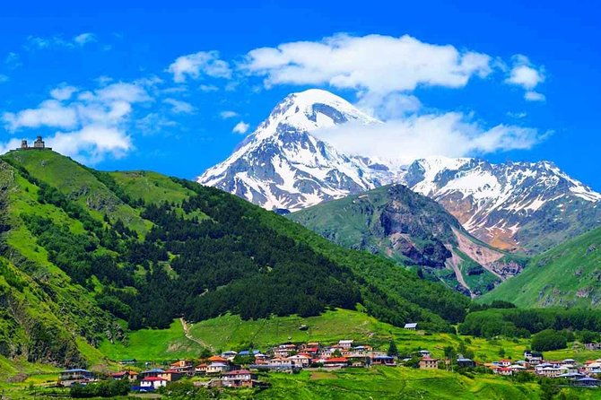 sunday-group-tour-to-kazbegi-from-tbilisi-budget-friendly