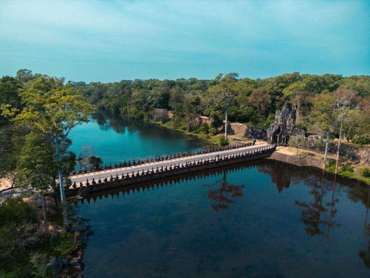 sunrise-at-angkor-wat-and-full-day-with-fascinating-temples