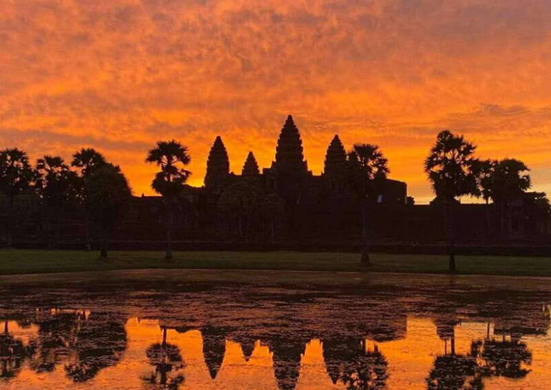 sunrise-at-angkor-wat-and-small-tour-with-tours-guide