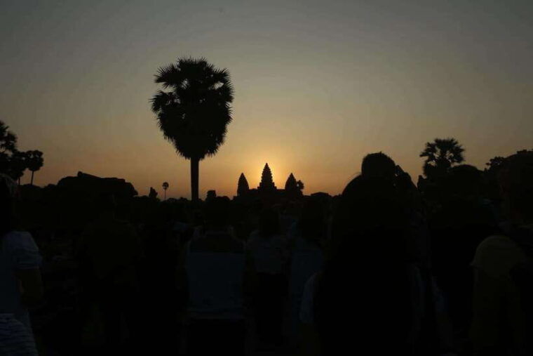 sunrise-at-angkor-wat-temple-3-hour-private-tour