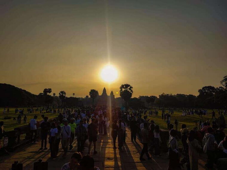 sunrise-at-angkor-wat-temple-3-hour-private-tour