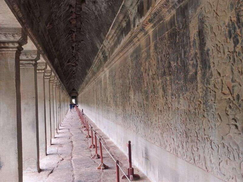 sunrise-at-angkor-wat-with-a-sharing-group
