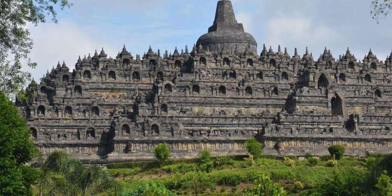 sunrise-at-punthuk-setumbu-borobudur-temple-mendut-pawon