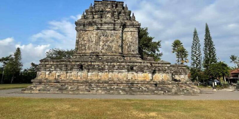 sunrise-at-punthuk-setumbu-borobudur-temple-mendut-pawon