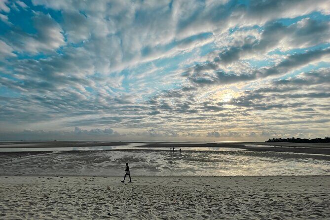 Sunrise Beach Walk with Picnic Breakfast Activity - Key Points
