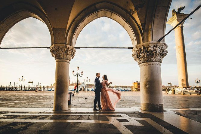 sunrise-couple-photoshoot-tour