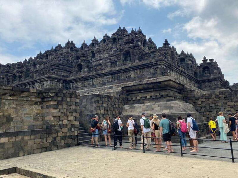 sunrise-from-setumbu-hill-borobudur-prambanan-temple