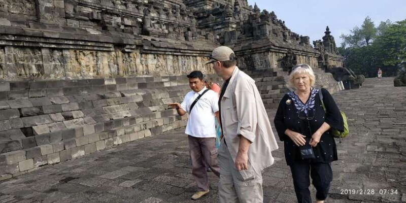 sunrise-from-setumbu-hill-borobudur-prambanan-temple