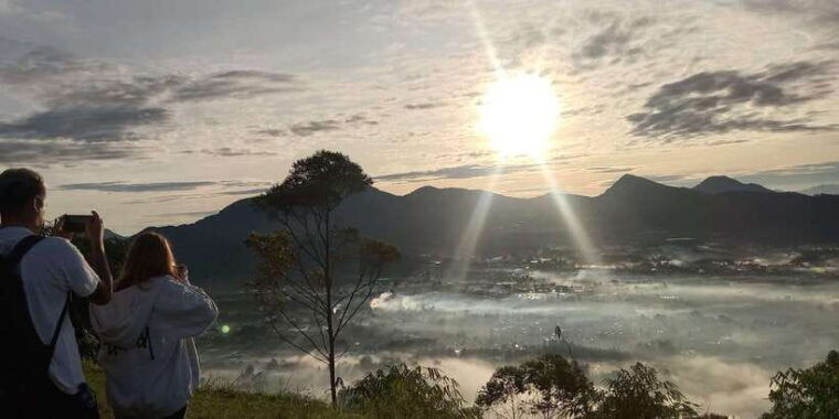 sunrise-gunung-putritea-factorytea-plantationhot-spring